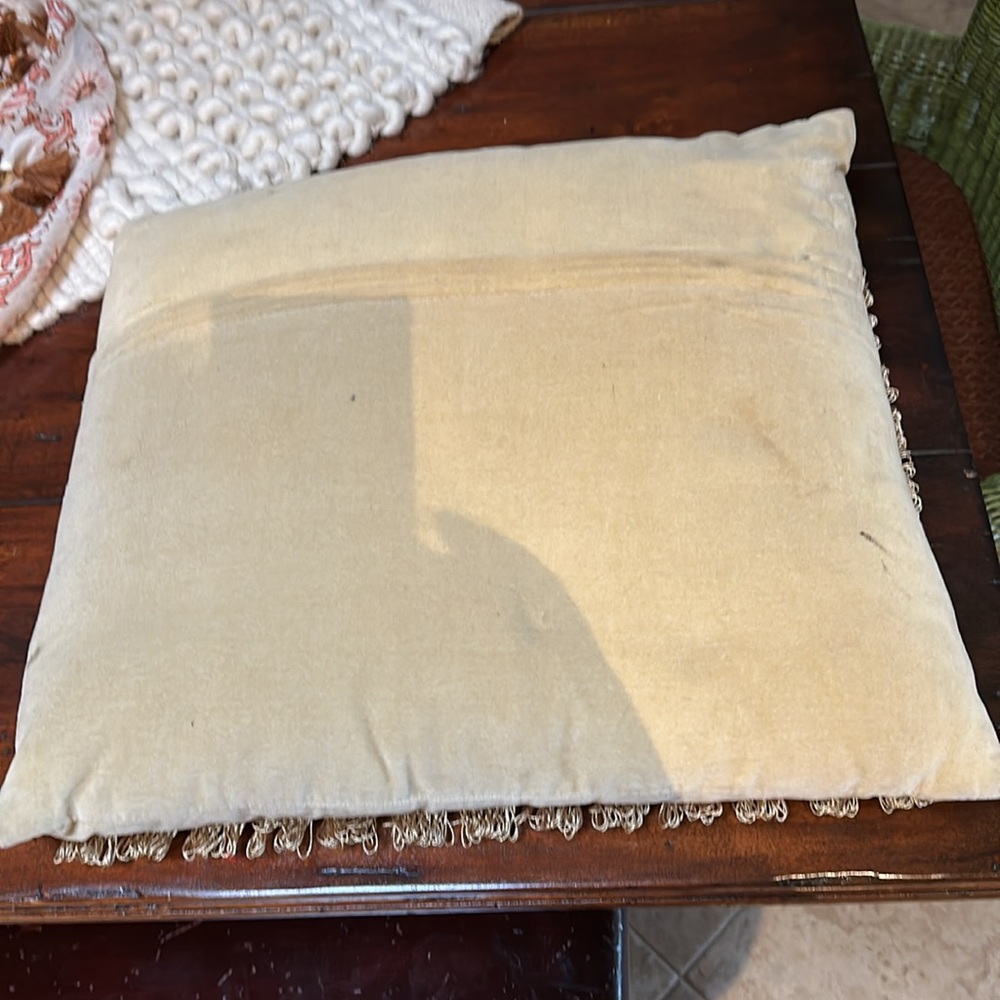 Vintage needlepoint throw pillow crushed velvet zip 17x15 roses red beige green - Picture 5 of 9